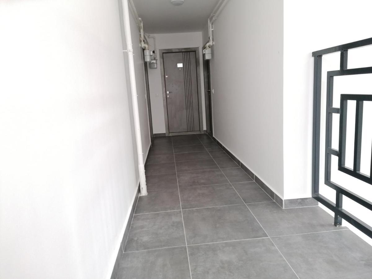 Ama Apartament Cu Terasa 50 Mp & Parcare Brasov Exterior photo