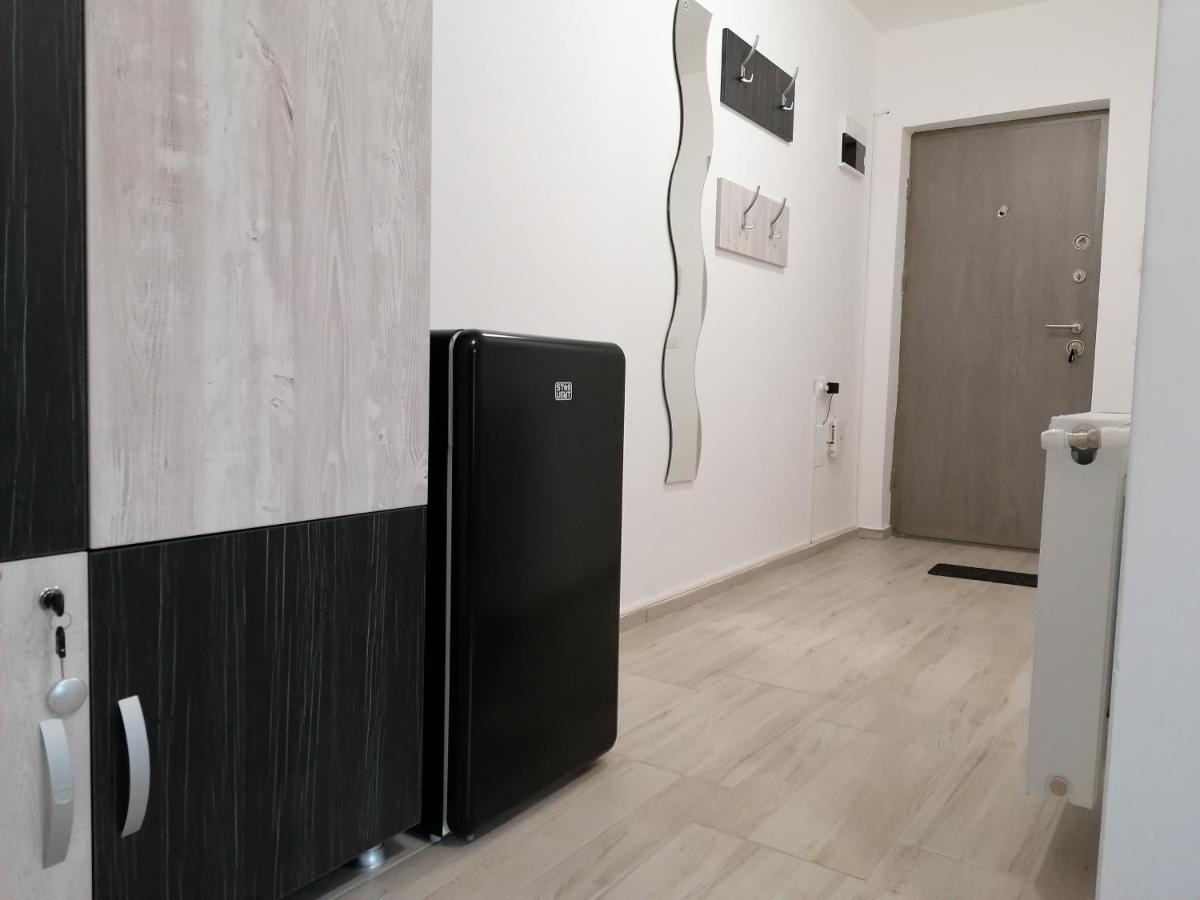 Ama Apartament Cu Terasa 50 Mp & Parcare Brasov Exterior photo