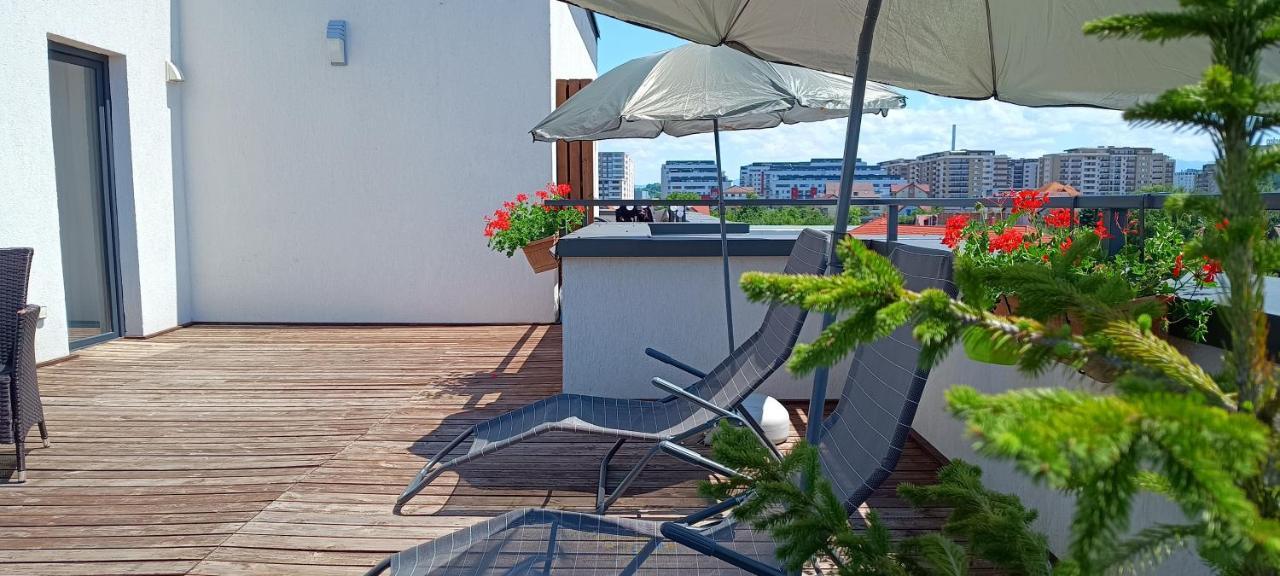 Ama Apartament Cu Terasa 50 Mp & Parcare Brasov Exterior photo